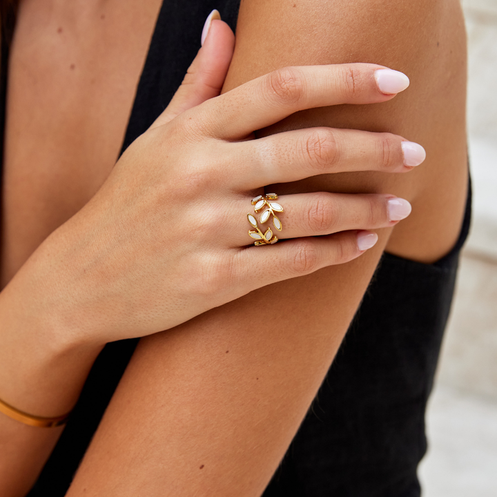 Gold Leaf Motif Ring | Amelia
