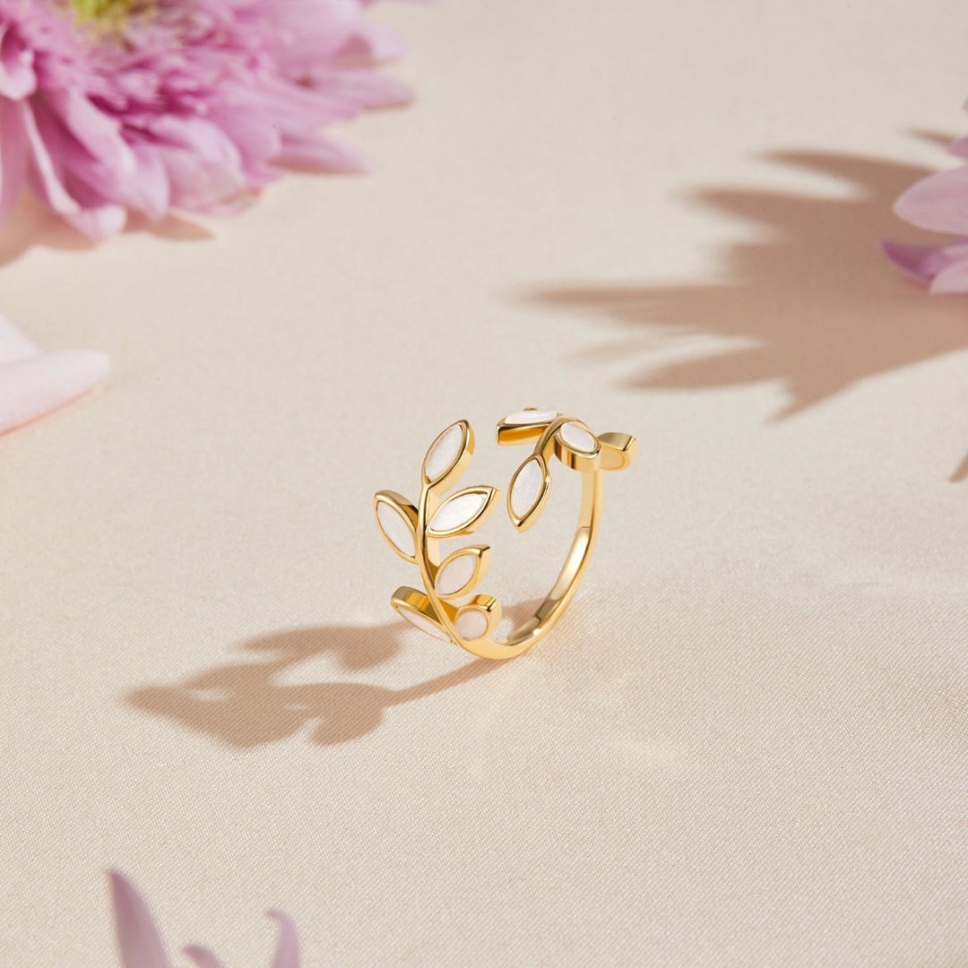Gold Leaf Motif Ring | Amelia