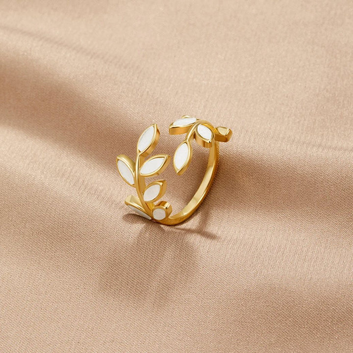 Gold Leaf Motif Ring | Amelia